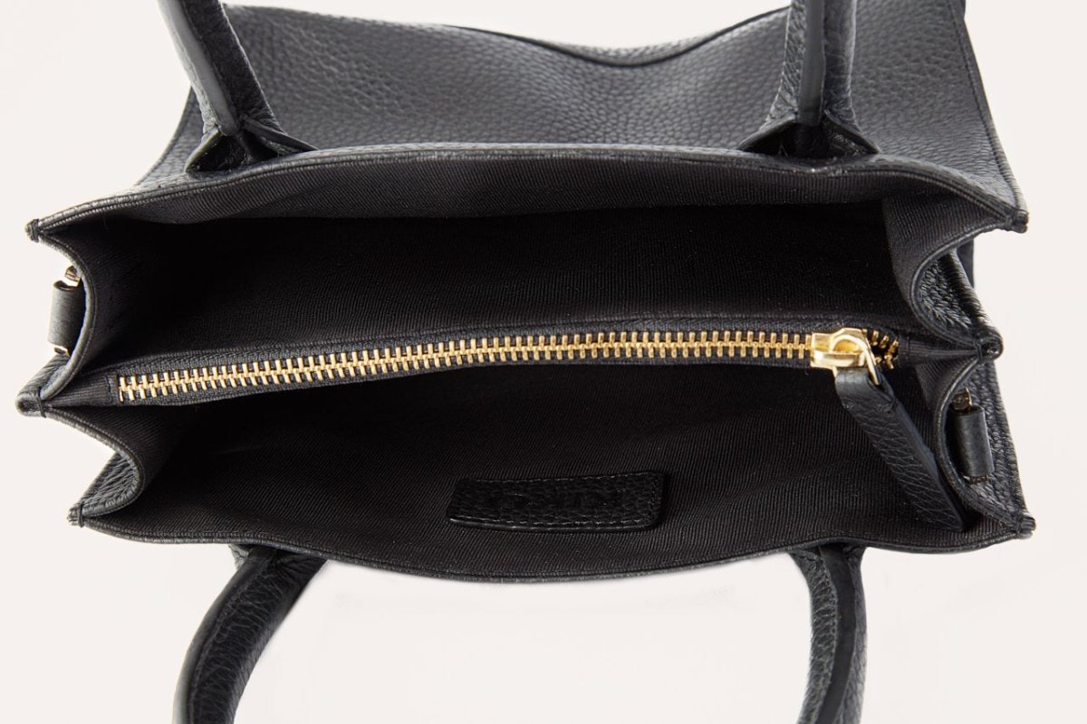 Simplistic CrossbodyBag - Rise and Effect